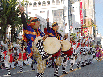 勇ましい新川エイサーの画像