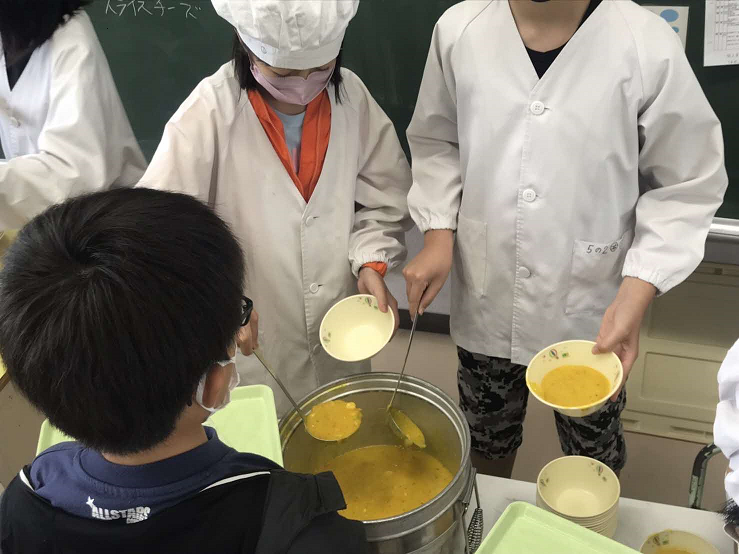 給食