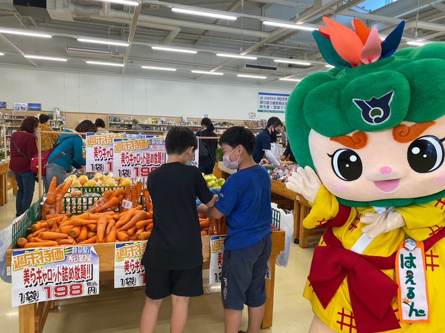 くがに市場の町特産品フェアに行ったルンの画像4