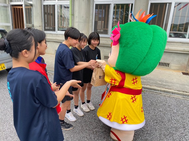 本部児童館のこいのぼり掲揚式に参加したルンの画像3