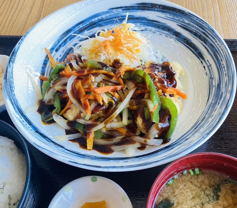 鶏の黒酢餡かけ定食の画像