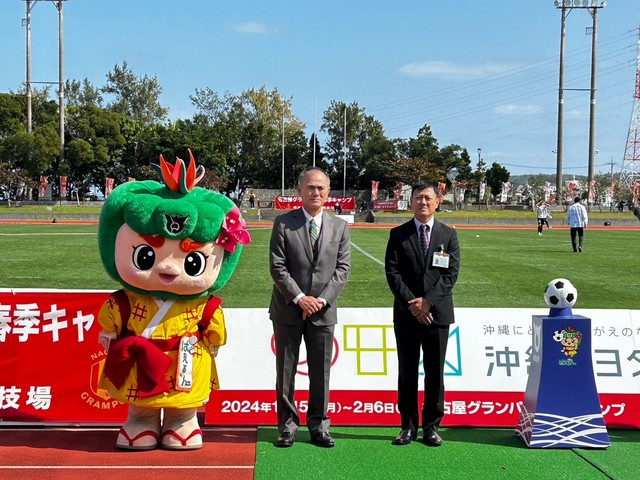 名古屋グランパス2024春季キャンプ1ゴール10球キャンペーン贈呈式の画像2