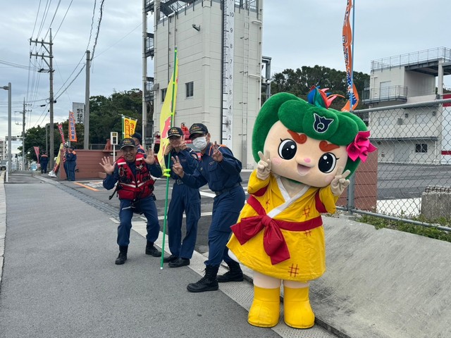 職員のみなさんとパシャリの画像