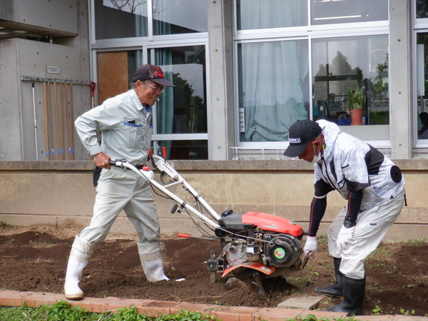 環境整備・植え付け3