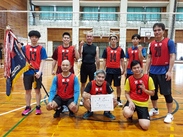 R4バレーボール大会　男子優勝