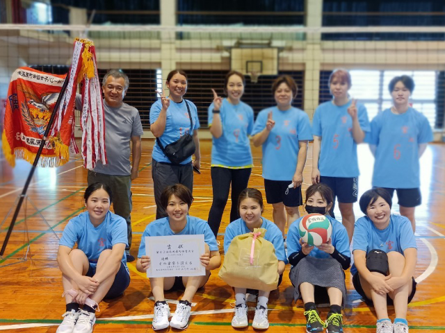 R4バレーボール大会　女子優勝