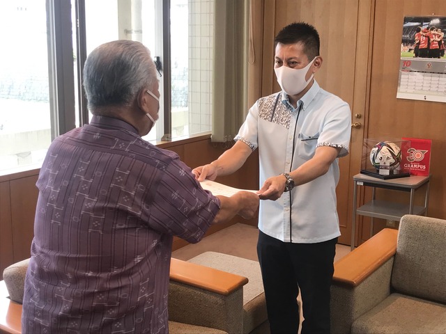 仲村渠委員任命交付