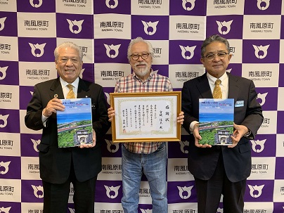 町立小中学校へ書籍の寄贈がありましたの画像