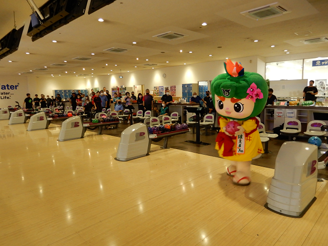 はえるん始球式