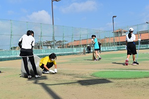 南風原中学校・南星中学校テニス部の皆様がボランティア作業してくれました！の画像1