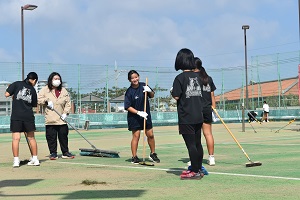 南風原中学校・南星中学校テニス部の皆様がボランティア作業してくれました！の画像3
