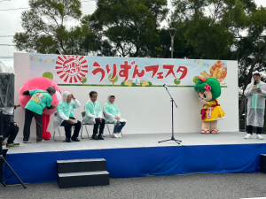 遅刻したけんぞーくんを見てひっそり笑うはえるん