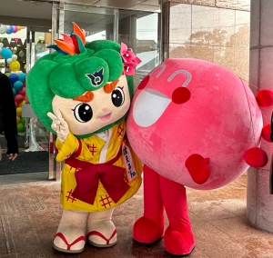 はえるんとけんぞーくんの２ショット