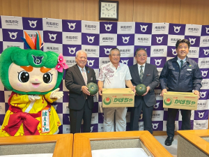 町産カボチャ贈呈訪問(1)