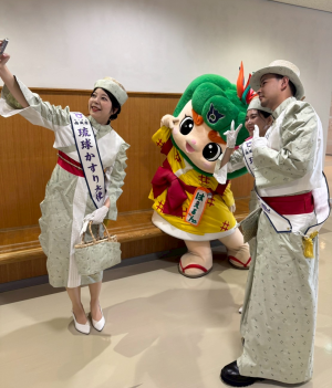 かすり大使との裏側写真
