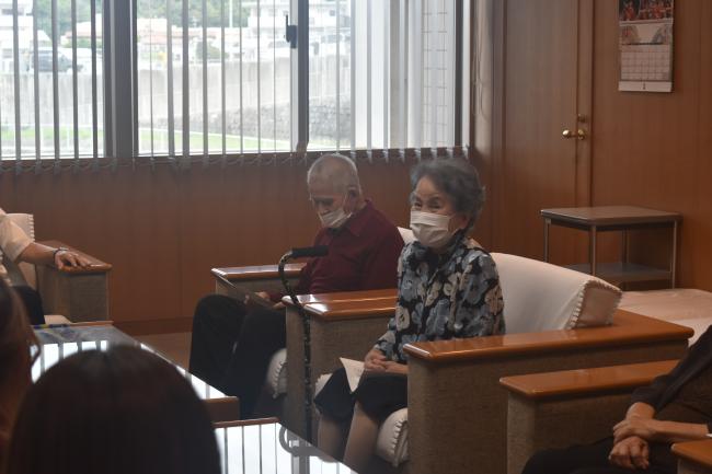 ちゃーがんじゅう贈呈式1