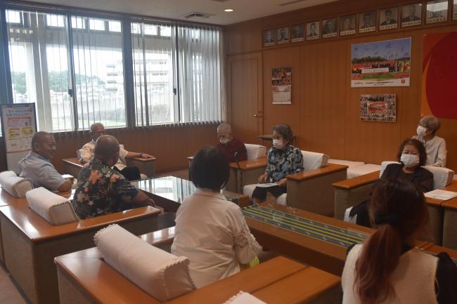 ちゃーがんじゅう贈呈式2