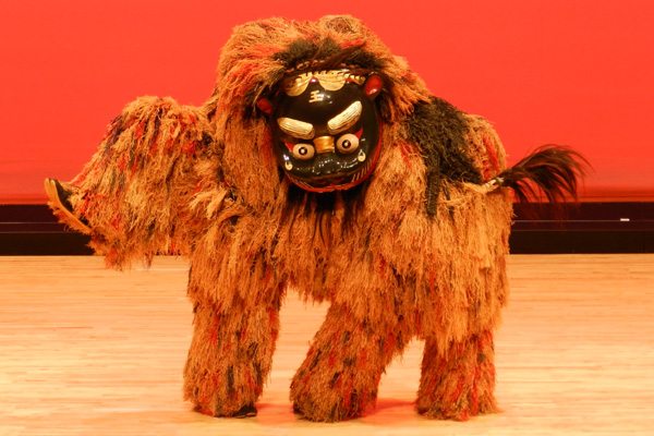 宮平の獅子舞の画像