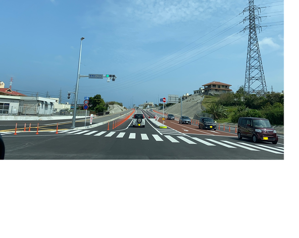 南風原はごろも　交差点の画像