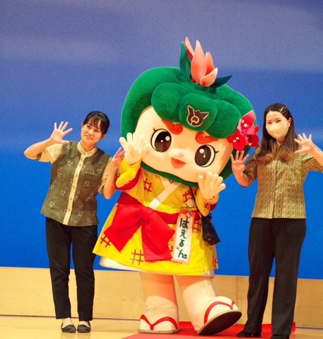 劇団「海」による琉球絣ファッションショーの画像1