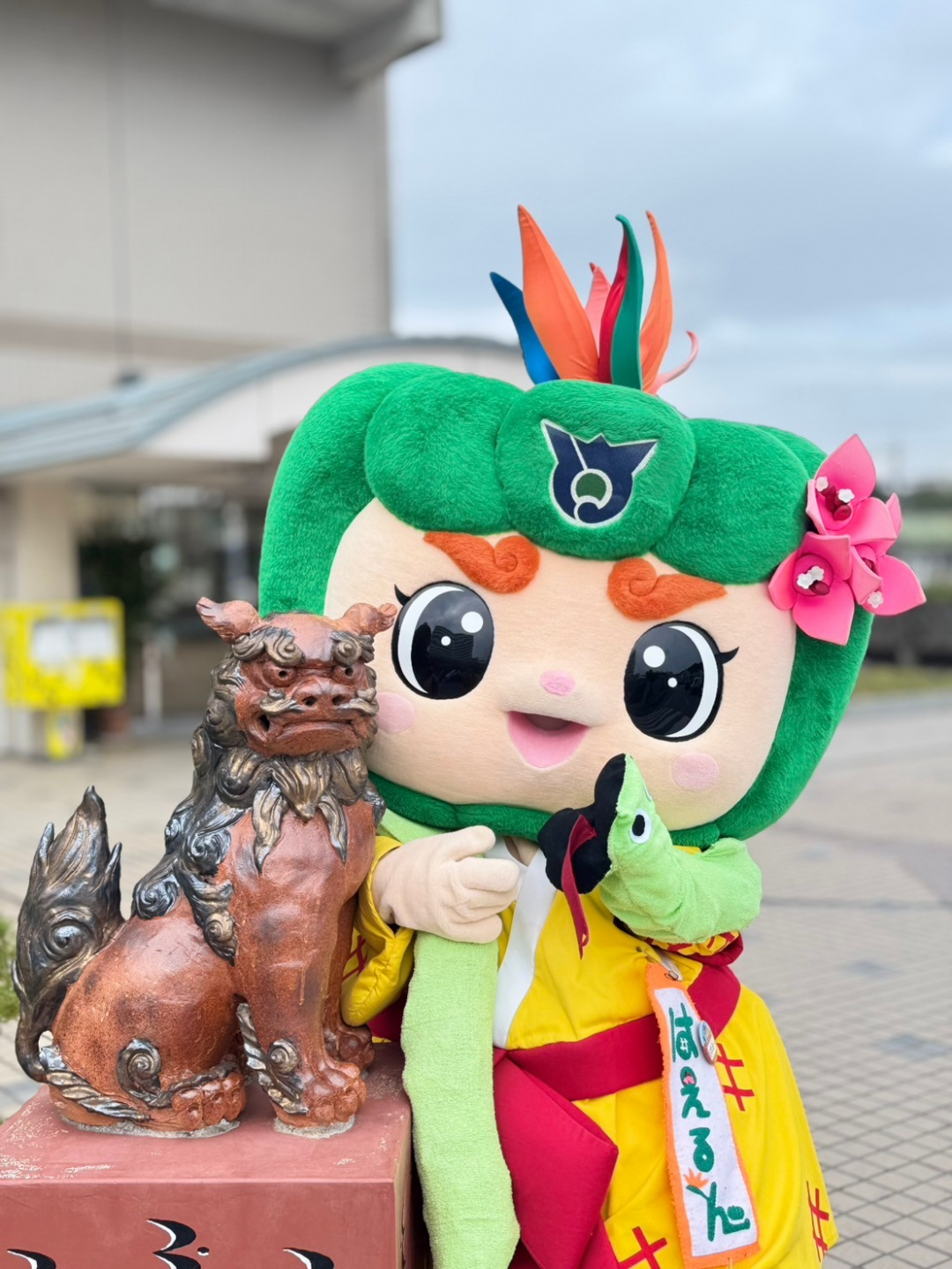 ヘビを腕につけたはえるん