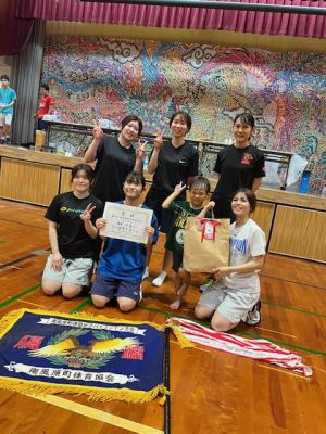 女子バドミントン　優勝　津嘉山