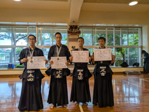 中学生男子