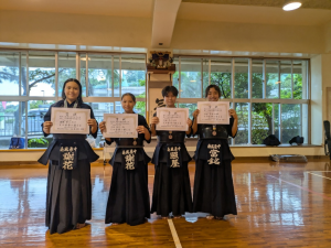中学生女子