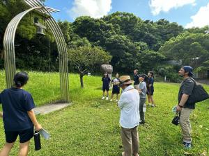 平和実行委員会の生徒たちによる鎮魂と平和の鐘案内の様子