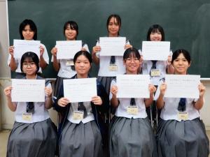 平和ガイド養成講座を修了した8名の生徒